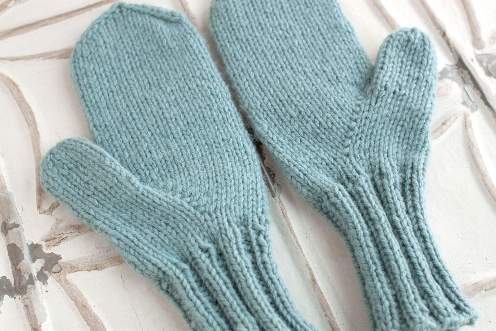 Basic Classic Worsted Mittens Close-up 2